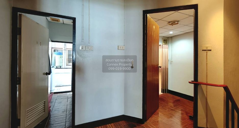 Casa adosada en venta de 4 habitaciones en Chom Thong, Bangkok