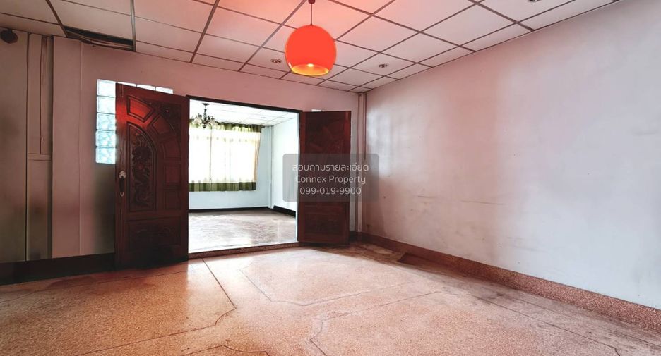 Casa adosada en venta de 4 habitaciones en Chom Thong, Bangkok