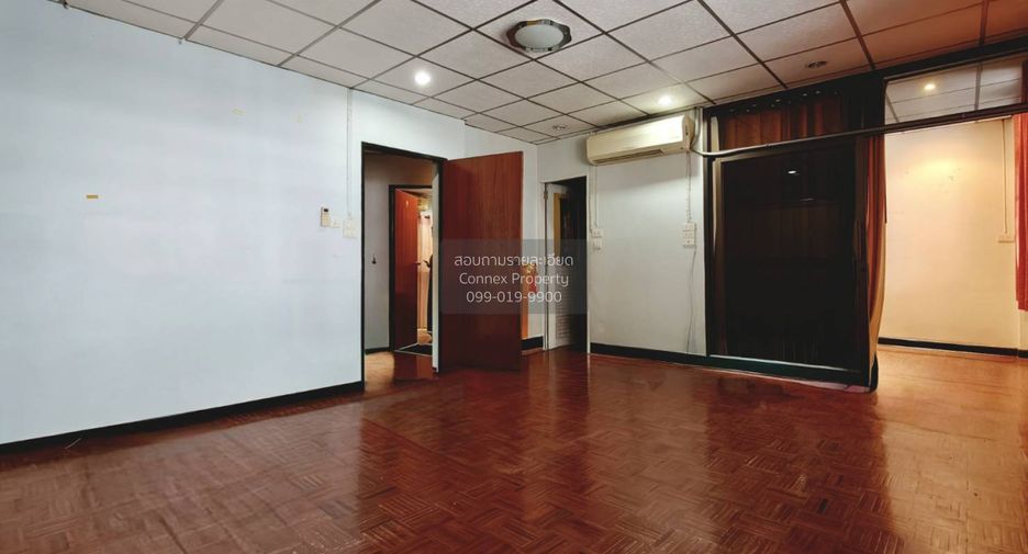 Casa adosada en venta de 4 habitaciones en Chom Thong, Bangkok