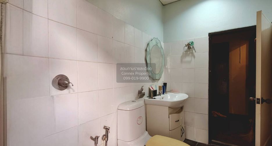Casa adosada en venta de 4 habitaciones en Chom Thong, Bangkok