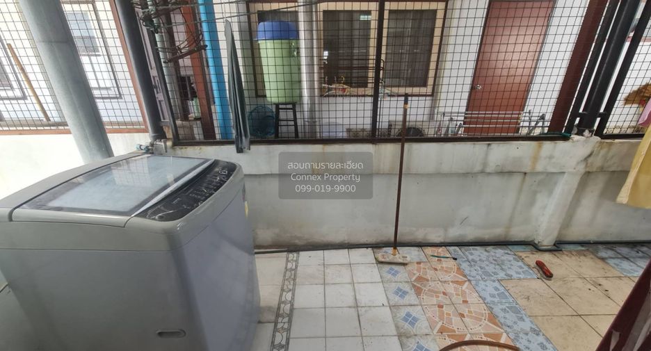 Casa adosada en venta de 4 habitaciones en Chom Thong, Bangkok