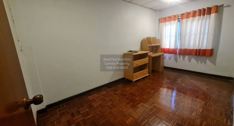 Casa adosada en venta de 4 habitaciones en Chom Thong, Bangkok