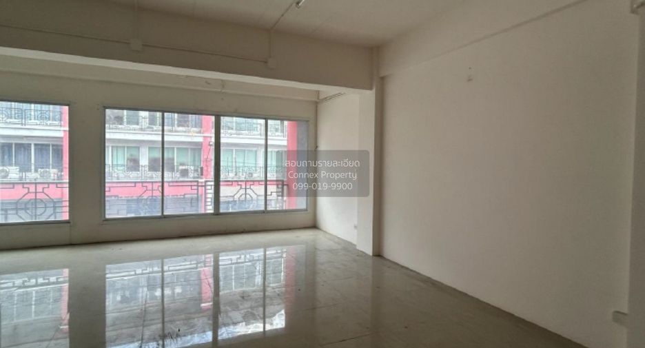 For sale 4 bedrooms retail Space in Bang Khae, Bangkok