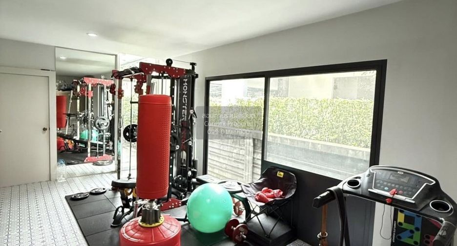 For sale 5 bedrooms house in Thawi Watthana, Bangkok