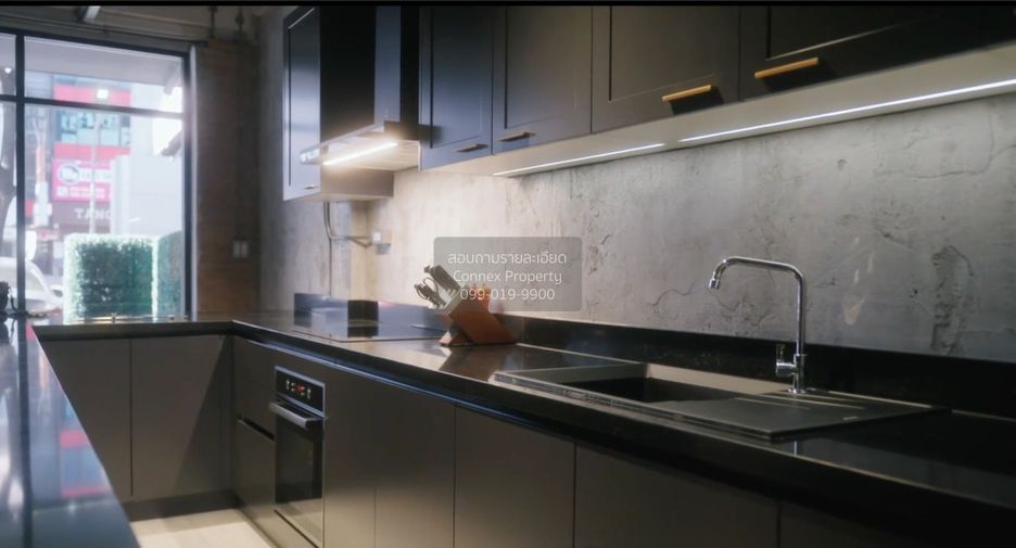 For sale 1 bed townhouse in Phaya Thai, Bangkok