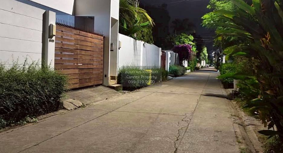 For sale 3 bedrooms house in Chatuchak, Bangkok