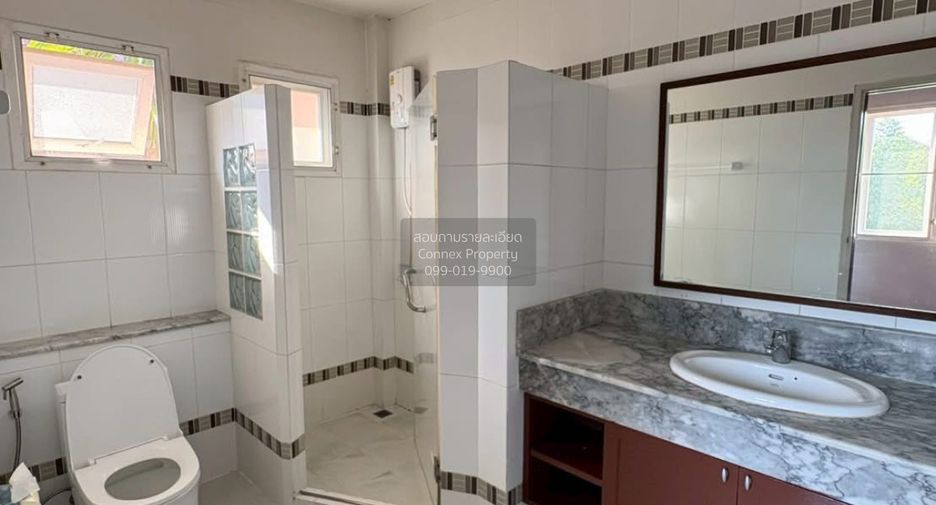 For sale 3 bedrooms house in Bang Kapi, Bangkok