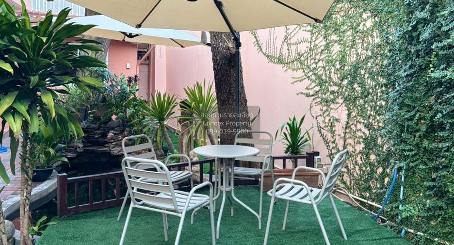 For sale 3 bedrooms house in Bang Kapi, Bangkok