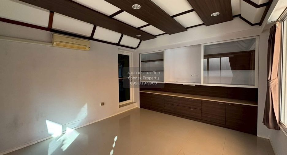 For sale 3 bedrooms house in Bang Kapi, Bangkok