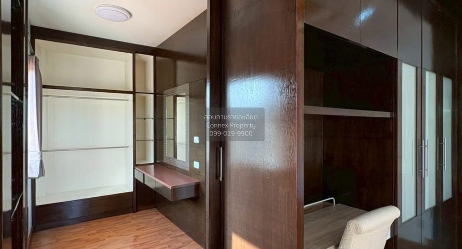 For sale 3 bedrooms house in Bang Kapi, Bangkok