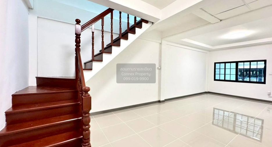 For sale 2 bedrooms townhouse in Mueang Samut Prakan, Samut Prakan