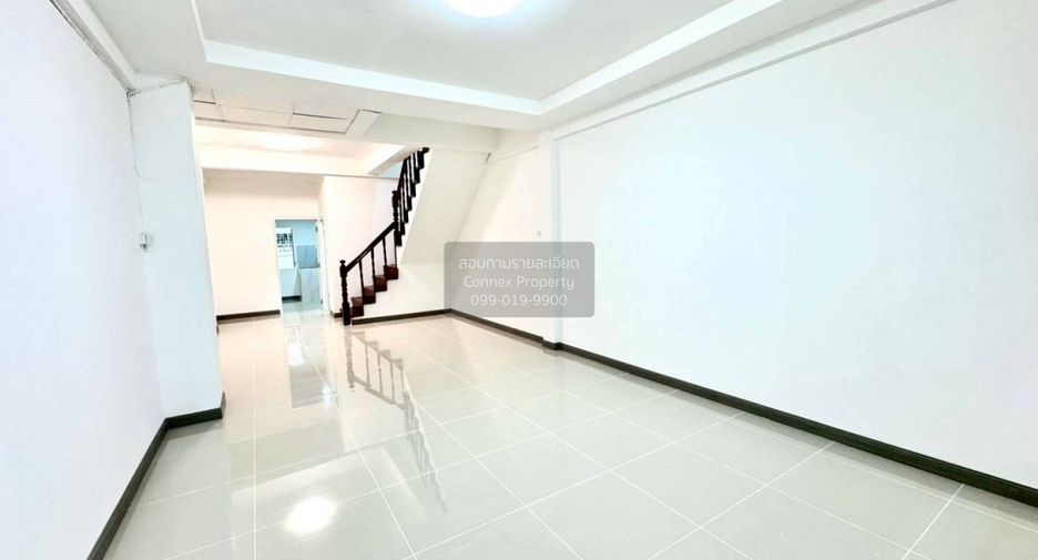 For sale 2 bedrooms townhouse in Mueang Samut Prakan, Samut Prakan