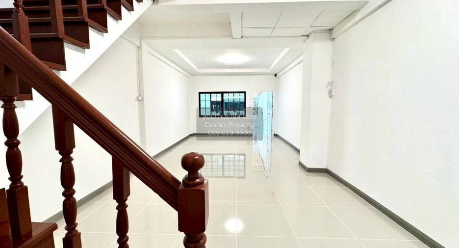 For sale 2 bedrooms townhouse in Mueang Samut Prakan, Samut Prakan