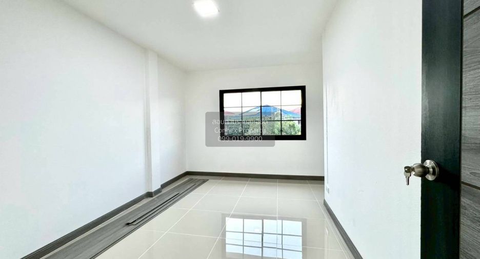 For sale 2 bedrooms townhouse in Mueang Samut Prakan, Samut Prakan