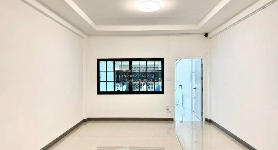 For sale 2 bedrooms townhouse in Mueang Samut Prakan, Samut Prakan
