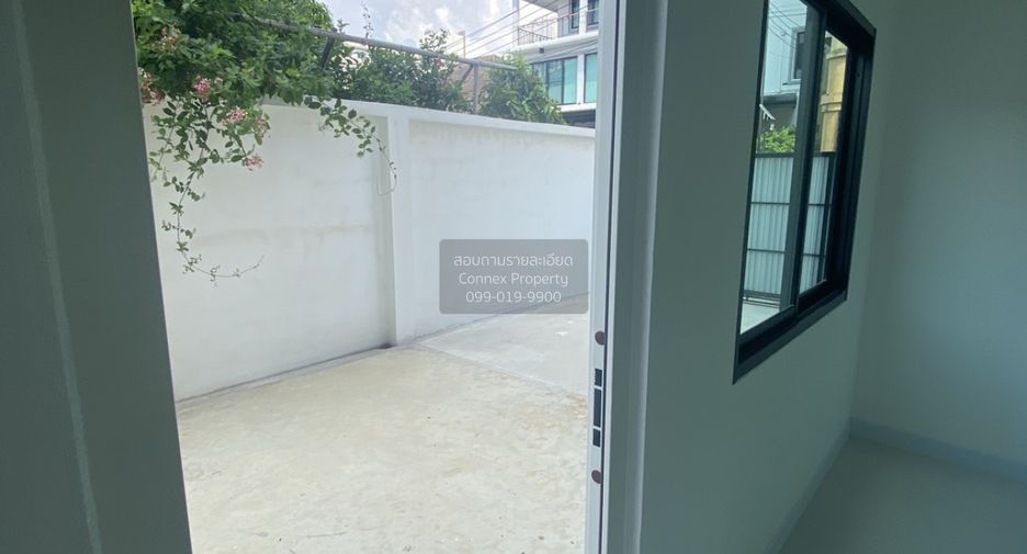 For sale 4 bedrooms townhouse in Bang Khen, Bangkok