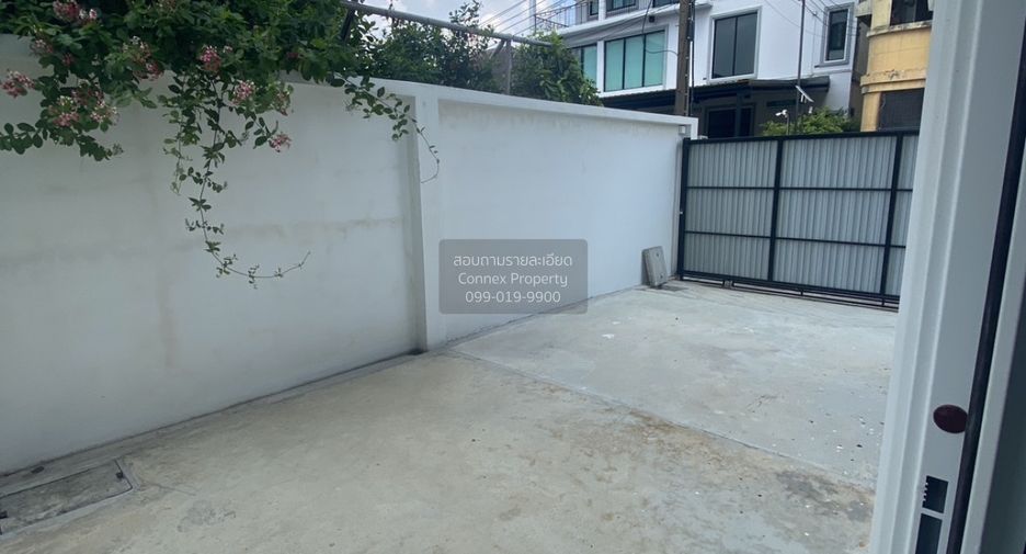 For sale 4 bedrooms townhouse in Bang Khen, Bangkok