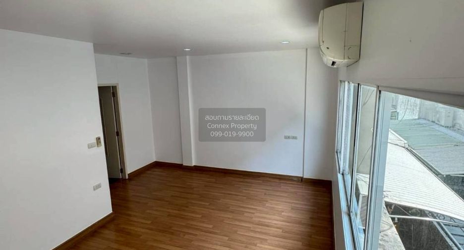 For sale 3 bedrooms townhouse in Chatuchak, Bangkok
