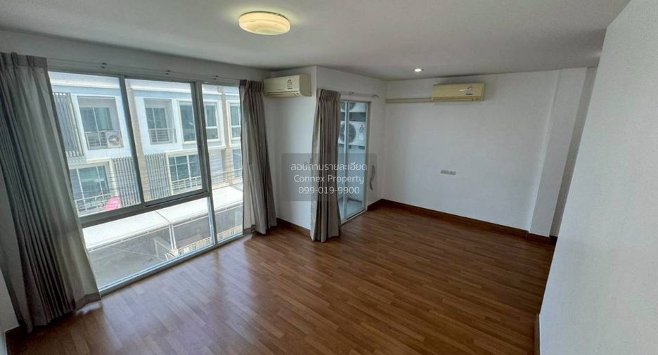 For sale 3 bedrooms townhouse in Chatuchak, Bangkok