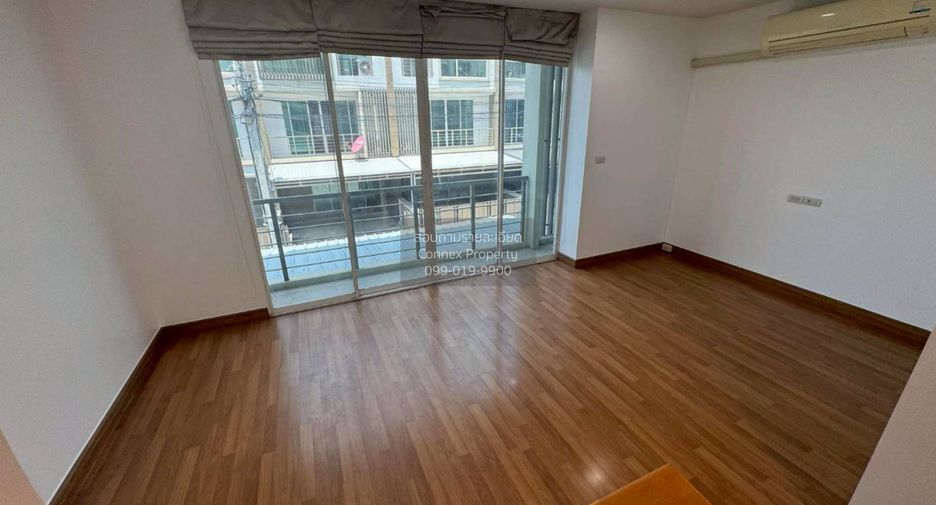 For sale 3 bedrooms townhouse in Chatuchak, Bangkok