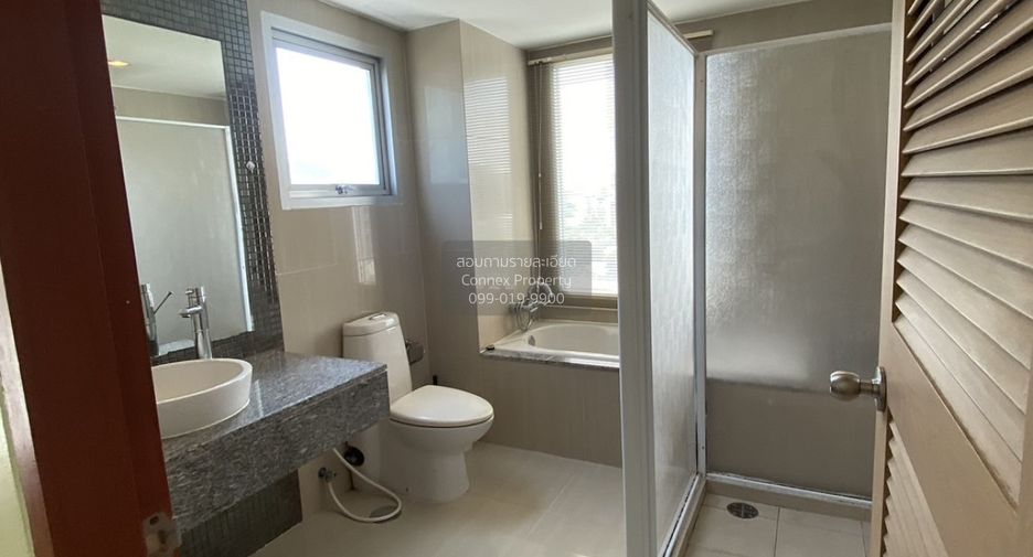 For sale 2 bedrooms condo in Phaya Thai, Bangkok