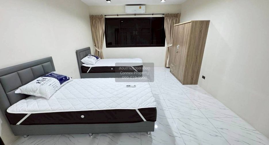 For sale 4 bedrooms townhouse in Wang Thonglang, Bangkok