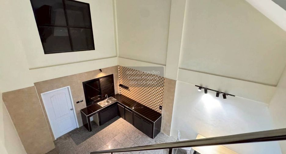 For sale 4 bedrooms townhouse in Wang Thonglang, Bangkok