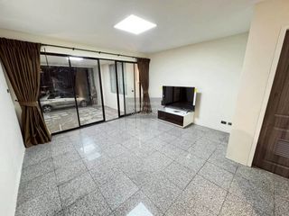 For sale 4 bedrooms townhouse in Wang Thonglang, Bangkok