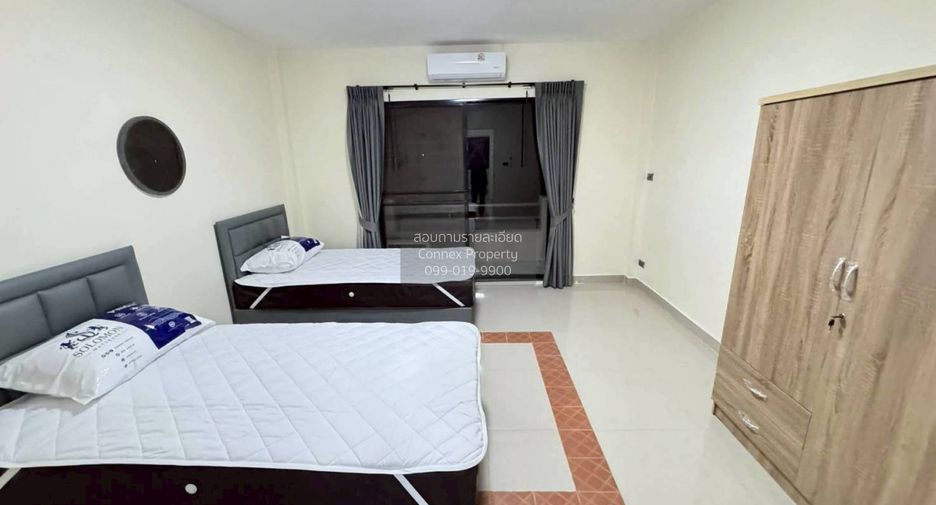 For sale 4 bedrooms townhouse in Wang Thonglang, Bangkok