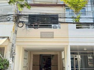 For sale 4 bedrooms townhouse in Wang Thonglang, Bangkok