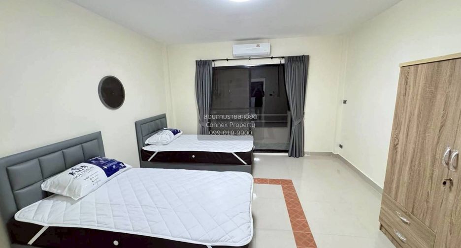 For sale 4 bedrooms townhouse in Wang Thonglang, Bangkok