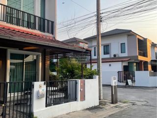 For sale 2 bedrooms townhouse in Mueang Samut Sakhon, Samut Sakhon