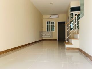 Casa adosada en venta de 3 habitaciones en Nong Khaem, Bangkok