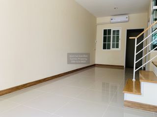Casa adosada en venta de 3 habitaciones en Nong Khaem, Bangkok