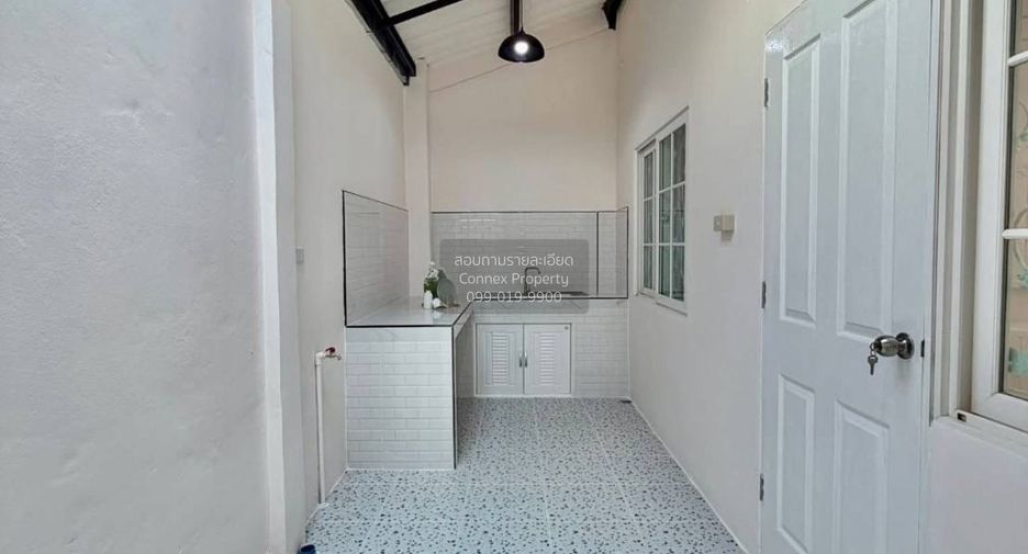 For sale 4 bedrooms townhouse in Mueang Samut Prakan, Samut Prakan