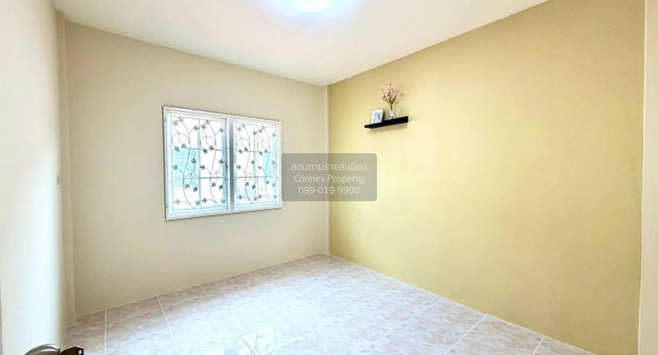 For sale 4 bedrooms townhouse in Mueang Samut Prakan, Samut Prakan