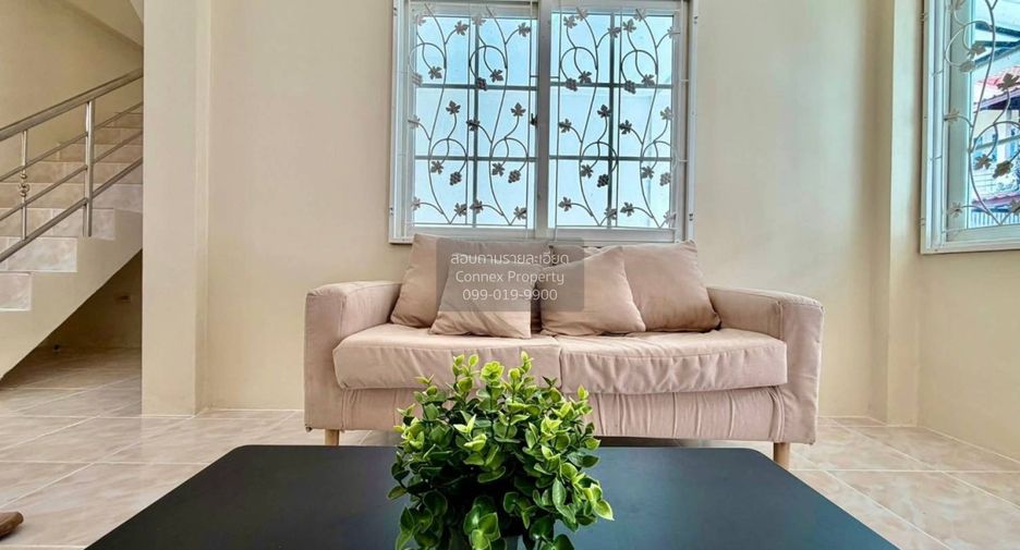 For sale 4 bedrooms townhouse in Mueang Samut Prakan, Samut Prakan