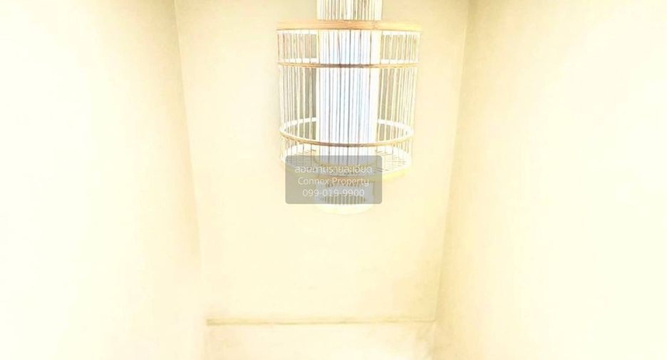 For sale 4 bedrooms townhouse in Mueang Samut Prakan, Samut Prakan