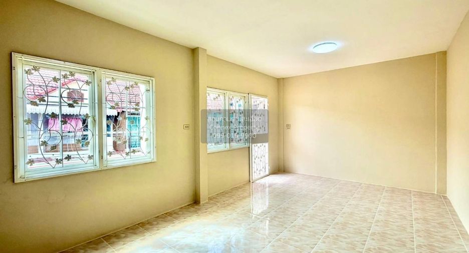For sale 4 bedrooms townhouse in Mueang Samut Prakan, Samut Prakan