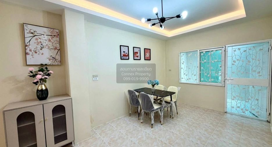 For sale 4 bedrooms townhouse in Mueang Samut Prakan, Samut Prakan