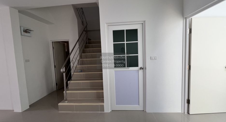 Casa adosada en venta de 3 habitaciones en Mueang Samut Prakan, Samut Prakan