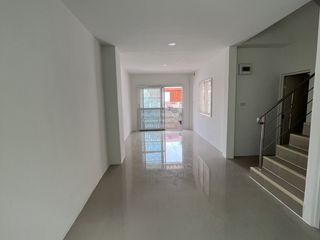For sale 3 bedrooms townhouse in Mueang Samut Prakan, Samut Prakan