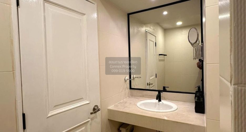 For sale 1 bed condo in Huai Khwang, Bangkok