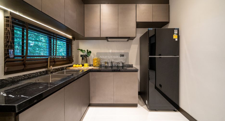 For sale 4 bedrooms house in Taling Chan, Bangkok