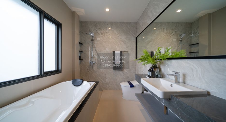 For sale 4 bedrooms house in Taling Chan, Bangkok