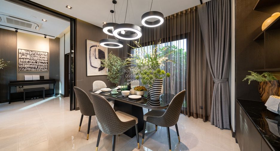 For sale 4 bedrooms house in Taling Chan, Bangkok