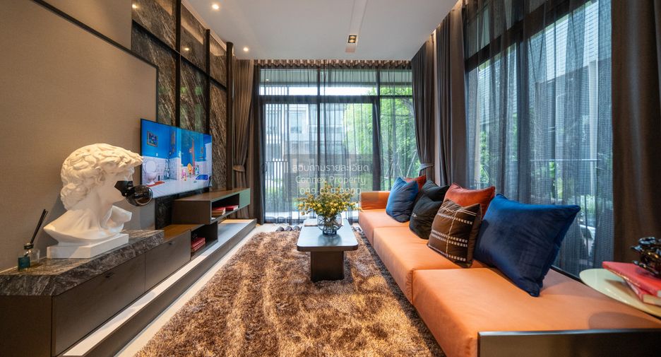 For sale 4 bedrooms house in Taling Chan, Bangkok