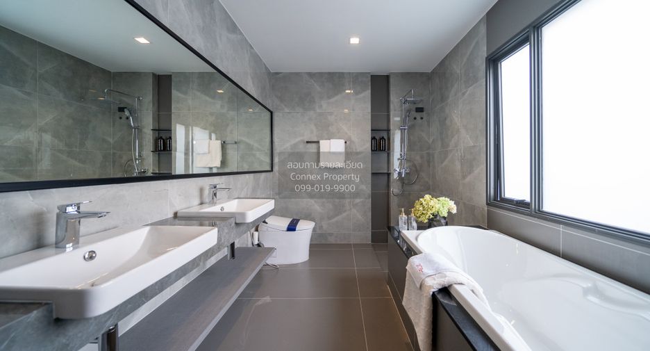 For sale 5 bedrooms house in Taling Chan, Bangkok