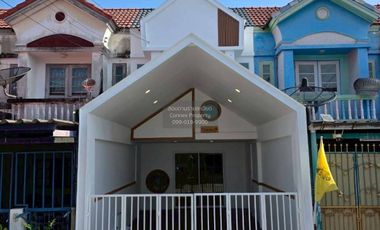 For sale 2 bedrooms townhouse in Mueang Samut Prakan, Samut Prakan
