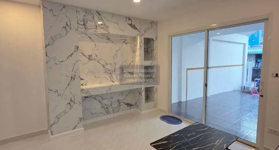 For sale 2 bedrooms townhouse in Mueang Samut Prakan, Samut Prakan